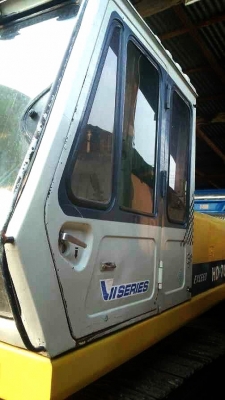 KATO HD-700 ไฟฟ้าครบ หน้าจอเต็ม แอร์เย็น รถบอดี้สวยเดิมดีมากครับพร้อมทำงานได้เลย เครื่องยนต์เดิมๆปั๊มเดิมทำงานเร็วไม่มีโหลด ภายในเก๋งสะอาดใส คอนโทรลสั้น ทำงานคล่องเร็วดี ภายนอกบูมอาร์มสวยๆไม่มีปะไม่มีดาม ช่วงล่างเต็มดีประมาณ 75\% พร้อมใช้งาน เอกสารสัญญ