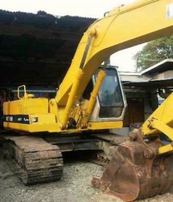 KATO HD-700 ไฟฟ้าครบ หน้าจอเต็ม แอร์เย็น รถบอดี้สวยเดิมดีมากครับพร้อมทำงานได้เลย เครื่องยนต์เดิมๆปั๊มเดิมทำงานเร็วไม่มีโหลด ภายในเก๋งสะอาดใส คอนโทรลสั้น ทำงานคล่องเร็วดี ภายนอกบูมอาร์มสวยๆไม่มีปะไม่มีดาม ช่วงล่างเต็มดีประมาณ 75\% พร้อมใช้งาน เอกสารสัญญ