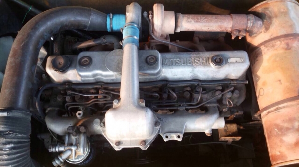 KATO HD-700 ไฟฟ้าครบ หน้าจอเต็ม แอร์เย็น รถบอดี้สวยเดิมดีมากครับพร้อมทำงานได้เลย เครื่องยนต์เดิมๆปั๊มเดิมทำงานเร็วไม่มีโหลด ภายในเก๋งสะอาดใส คอนโทรลสั้น ทำงานคล่องเร็วดี ภายนอกบูมอาร์มสวยๆไม่มีปะไม่มีดาม ช่วงล่างเต็มดีประมาณ 75\% พร้อมใช้งาน เอกสารสัญญ