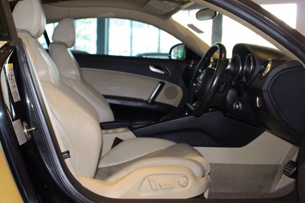 ขาย Audi TT ปี 2007 ชุดแต่ง R8 caractere เต็มรอบคัน เบิกนอก ล้อ avd1 19&quot; ยางใหม่ 4 เส้น ท่อสูตรออก 4 เครื่องเสียงชุดใหญ่ จอ pioneer bluetooth เบาะภายในสีครีมจากห้างหายากสุดๆ รถเคลือบแก้วชุดเต็มดูแลอย่างดี มือเดียวออกห้างซื้อเงินสดชื่อเดี๋ยวในเล่ม สภา