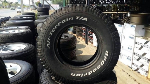 ยาง bf 31*10.5 ขอบ 15 ปี 11 ชุดล่ะ 8500