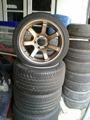 ขายแม็ก17"เรนโซ1ชุดพร้อมยางถูกๆครับ ขายแม็ก17"เรนโซ1ชุดพร้อมยางถูกๆครับ