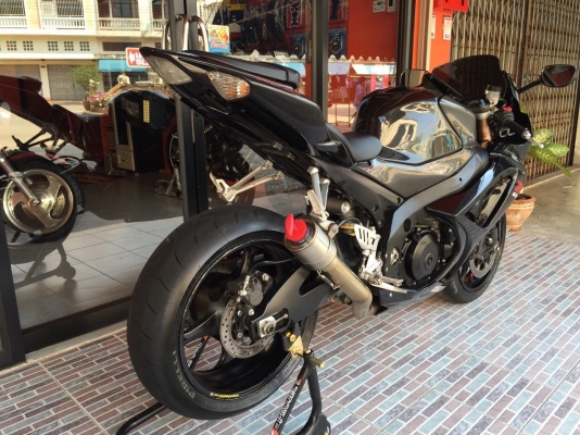 ธารนนทบุรี//ขาย SUZUKI GSX R1000 K 7 สวยแรงครับ ระบบเครื่อง ระบบไฟสมบูรณ์สุดๆครับ อัดตราเร่งมีมากๆท๊อกมาตามมือครับ เอกสารอินวอยท์+สรรพสามิตแท้ ราคา 289,000 บาท