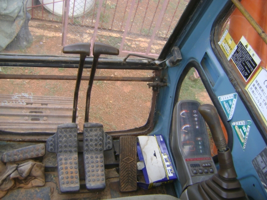 HITACHI  EX200 รุ่น 3  เอกสาร อินวอยท์  ราคา  870,000  บาท