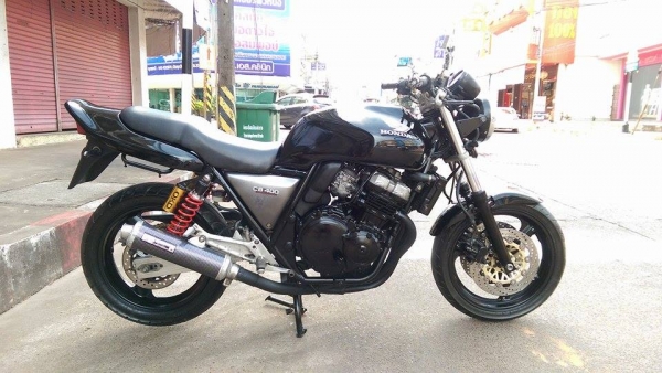 ขายคับ HONDA CB400 ปี93 SUPER BLACK สีสวย ท่อแต่ง กระจกแต่ง แฮนด์บาร์ ไฟเลี้ยวLED อินวอยส์ สรรพสามิตร สวยๆ คับ ราคา 59500 บาท ส่งได้ทั่วไทยคับ สนใจติดต่อ 081-0578282 FACEBOOK POP BIGBIKE SAKONNAKHON ไอดีไลน์ POPBIGBIKESAKON คับ สนใจรถสวย ถูก ดี ต้อง POP B