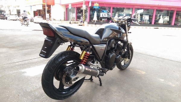 ขายคับ HONDA CB400 ปี93 SUPER BLACK สีสวย ท่อแต่ง กระจกแต่ง แฮนด์บาร์ ไฟเลี้ยวLED อินวอยส์ สรรพสามิตร สวยๆ คับ ราคา 59500 บาท ส่งได้ทั่วไทยคับ สนใจติดต่อ 081-0578282 FACEBOOK POP BIGBIKE SAKONNAKHON ไอดีไลน์ POPBIGBIKESAKON คับ สนใจรถสวย ถูก ดี ต้อง POP B