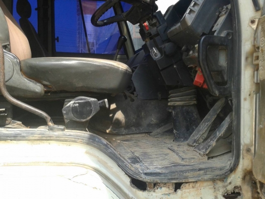 รถสิบล้อโม่ปูน nissan รถสิบล้อโม่ปูน nissan