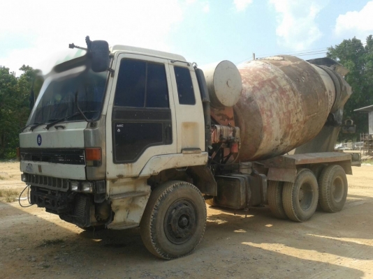 รถสิบล้อโม่ปูน nissan