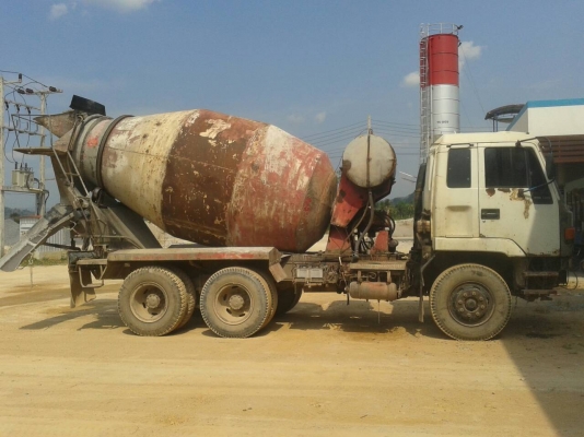 รถสิบล้อโม่ปูน nissan รถสิบล้อโม่ปูน nissan