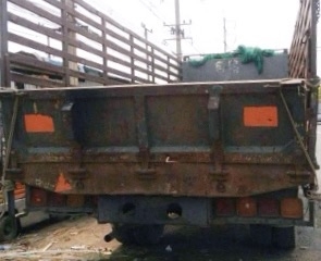 ISUZU ROCKY 165 HP 6BD1 รถบรรทุกหกล้อ กระบะคอกเหล็กความยาว 6.50 เมตรสภาพดีมากครับพร้อมบรรทุกได้เลย เครื่องยนต์ 165 แรงเครื่องแรงดีมากครับยังไม่ลงเล่มมีใบคุมให้ครับ หัวเก๋งไม่ผุภายในคอนโซลครบ พวงมาลัยเพาเวอร์ ระบบเบรคทริ๊ปฟี้ ช่วงล่างใหญ่คัชซีของรถบรรทุก