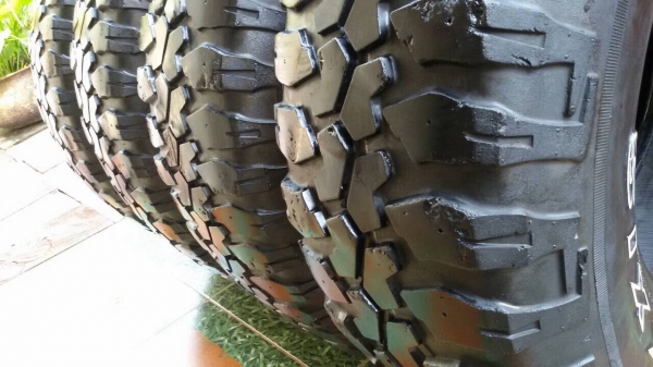 ขายยาง mud maxxis bighorn 265/75/16. ปี11