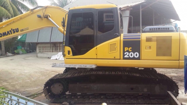 ขายด่วน KOMATSU PC200-7 ไมล์2,xxxชม. ค่ะ