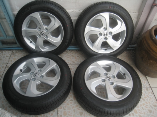 ขายล้อแม็กป้ายแดง Honda city 15" พร้อมยางปี14 สนใจติดต่อเล็กคลองสามครับ 081-3747940