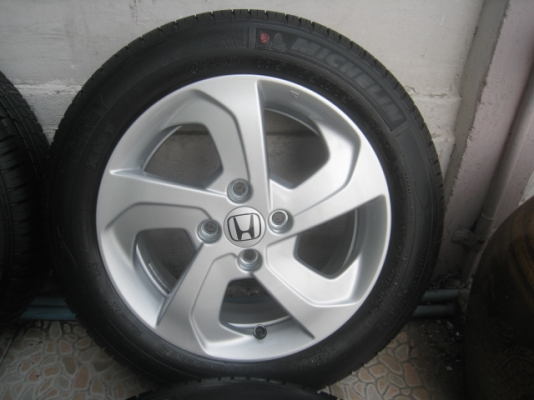 ขายล้อแม็กป้ายแดง Honda city 15" พร้อมยางปี14 สนใจติดต่อเล็กคลองสามครับ 081-3747940