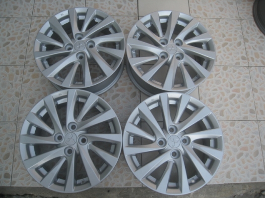 ขายล้อแม็ก Mitsu attrage 15"x5.5" et38 4รู100 สนใจติดต่อเล็กคลองสามครับ 081-3747940