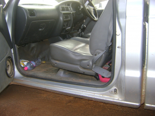 (รถประมูล) FORD  ตามภาพ  ราคา  125,000  บาท