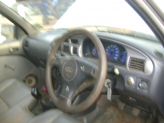 (รถประมูล) FORD  ตามภาพ  ราคา  125,000  บาท