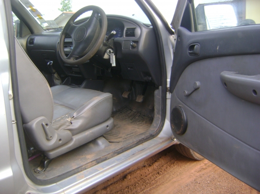 (รถประมูล) FORD  ตามภาพ  ราคา  125,000  บาท