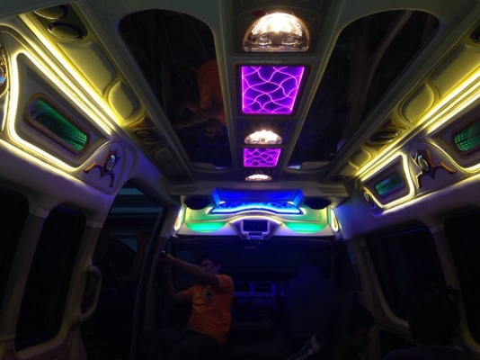 รถตู้แต่งเต็ม D4D 2014 แสง สี เสียง ครบ!! ดาวน์ 200,000 โทรเลย 092-785-6667 เจี๊ยบจ้า