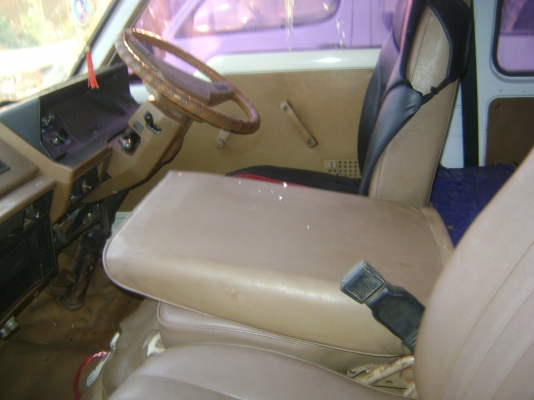 ตู้โตโยต้า (รถประมูล)  เครื่องเบนชิน   ราคา  60,000  บาท