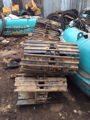 ขายด่วนโซ่แผ่น80 sk200-5 ขายด่วนโซ่แผ่น80 sk200-5