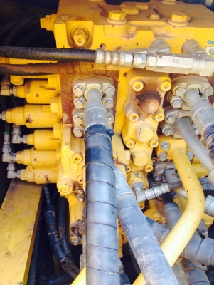 ขายด่วน!!! KOMATSU PC200-8 ไมล์ 5,600ชม.สภาพสวยมากๆค่ะ/ช่วงล่างเต็มค่ะ