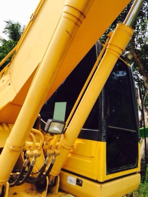ขายด่วน!!! KOMATSU PC200-8 ไมล์ 5,600ชม.สภาพสวยมากๆค่ะ/ช่วงล่างเต็มค่ะ