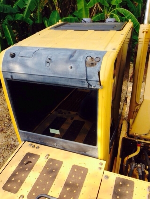 ขายด่วน!!! KOMATSU PC200-8 ไมล์ 5,600ชม.สภาพสวยมากๆค่ะ/ช่วงล่างเต็มค่ะ