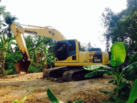 ขายด่วน!!! KOMATSU PC200-8 ไมล์ 5,600ชม.สภาพสวยมากๆค่ะ/ช่วงล่างเต็มค่ะ