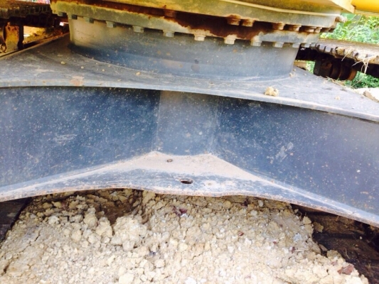 ขายด่วน!!! KOMATSU PC200-8 ไมล์ 5,600ชม.สภาพสวยมากๆค่ะ/ช่วงล่างเต็มค่ะ