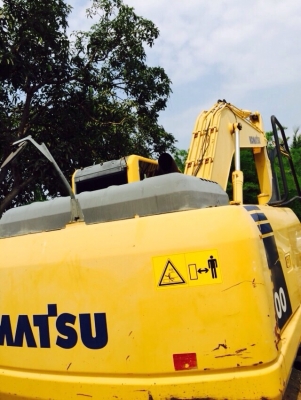 ขายด่วน!!! KOMATSU PC200-8 ไมล์ 5,600ชม.สภาพสวยมากๆค่ะ/ช่วงล่างเต็มค่ะ