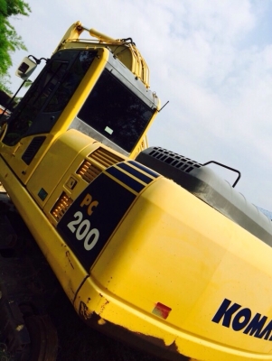 ขายด่วน!!! KOMATSU PC200-8 ไมล์ 5,600ชม.สภาพสวยมากๆค่ะ/ช่วงล่างเต็มค่ะ