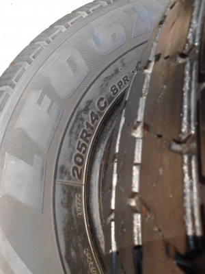 205R14C BRIDGESTONE LEO677 มี 2 เส้น TEL.081-427-3941 205R14C BRIDGESTONE LEO677 มี 2 เส้น TEL.081-427-3941