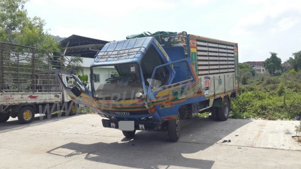 รถบรรทุก 6 ล้อดัมพ์ รุ่นNKR ยี่ห้อ ISUZU ปีจดทะเบียน 2542  110 แรงม้า