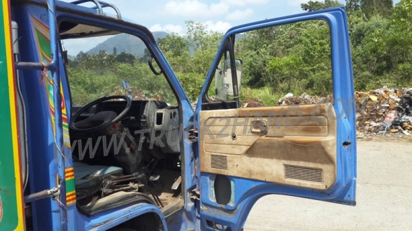 รถบรรทุก 6 ล้อดัมพ์ รุ่นNKR ยี่ห้อ ISUZU ปีจดทะเบียน 2542  110 แรงม้า