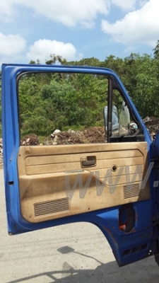 รถบรรทุก 6 ล้อดัมพ์ รุ่นNKR ยี่ห้อ ISUZU ปีจดทะเบียน 2542  110 แรงม้า