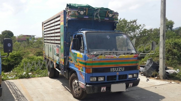 รถบรรทุก 6 ล้อดัมพ์ รุ่นNKR ยี่ห้อ ISUZU ปีจดทะเบียน 2542  110 แรงม้า