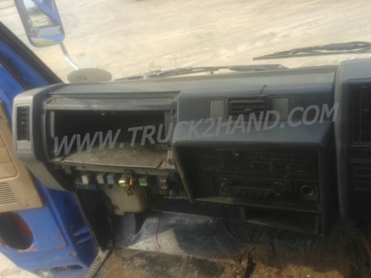 รถบรรทุก 6 ล้อดัมพ์ รุ่นNKR ยี่ห้อ ISUZU ปีจดทะเบียน 2542  110 แรงม้า