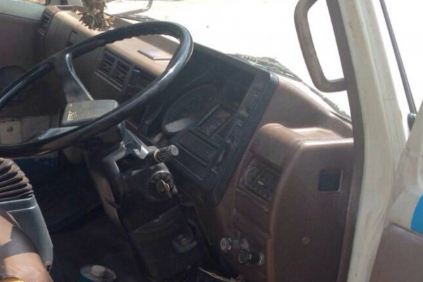 HINO เครื่องดี คัสซีสวย ยางเต็ม HINO เครื่องดี คัสซีสวย ยางเต็ม