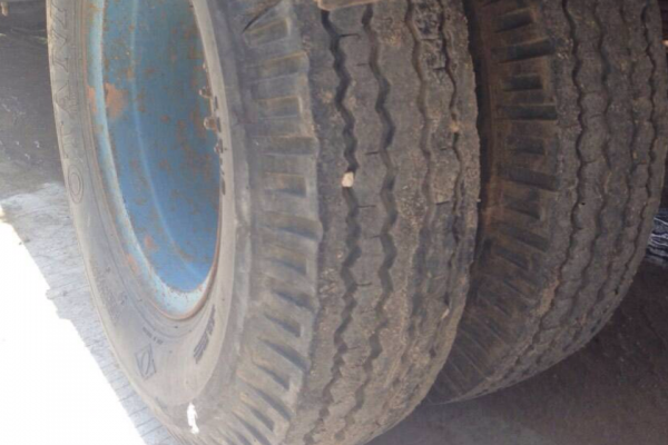 HINO เครื่องดี คัสซีสวย ยางเต็ม HINO เครื่องดี คัสซีสวย ยางเต็ม