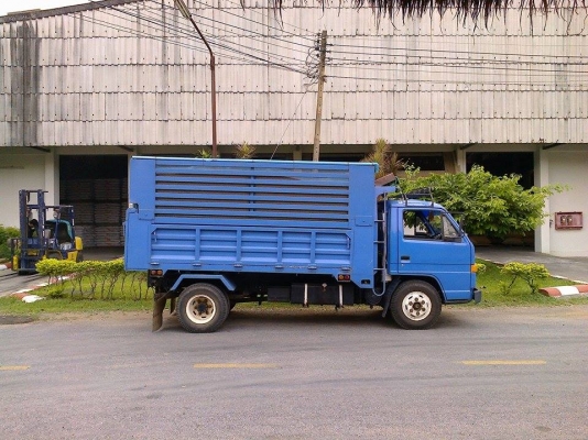 ขายรถหกล้อดั้ม