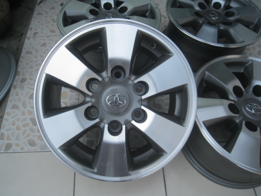 ขายล้อแม็ก toyota vigo 15"x7" et30 6รู139.7  สนใจติดต่อเล็กคลองสามครับ 081-3747940