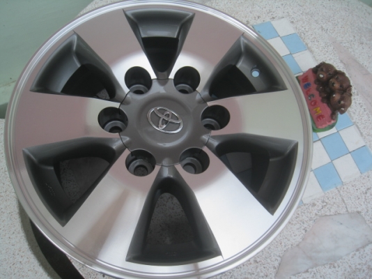 ขายล้อแม็ก toyota vigo 15"x7" et30 6รู139.7  สนใจติดต่อเล็กคลองสามครับ 081-3747940