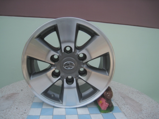 ขายล้อแม็ก toyota vigo 15"x7" et30 6รู139.7  สนใจติดต่อเล็กคลองสามครับ 081-3747940
