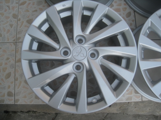 ขายล้อแม็ก Mitsu attrage 15"x5.5" et38 4รู100 สนใจติดต่อเล็กคลองสามครับ 081-3747940 ขายล้อแม็ก Mitsu attrage 15"x5.5" et38 4รู100 สนใจติดต่อเล็กคลองสามครับ 081-3747940
