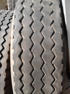 9.00-20 BRIDGE STONE พร้อมยางใน และยางรอง ( มี 4 เส้น ) Tel.081-427-3941 9.00-20 BRIDGE STONE พร้อมยางใน และยางรอง ( มี 4 เส้น ) Tel.081-427-3941