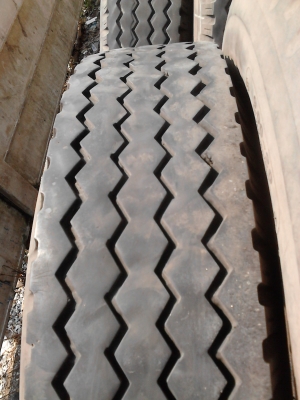 9.00-20 BRIDGE STONE พร้อมยางใน และยางรอง ( มี 4 เส้น ) Tel.081-427-3941 9.00-20 BRIDGE STONE พร้อมยางใน และยางรอง ( มี 4 เส้น ) Tel.081-427-3941