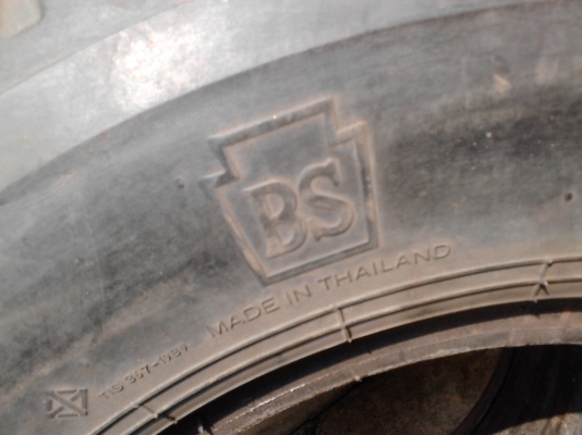 9.00-20 BRIDGE STONE พร้อมยางใน และยางรอง ( มี 4 เส้น ) Tel.081-427-3941 9.00-20 BRIDGE STONE พร้อมยางใน และยางรอง ( มี 4 เส้น ) Tel.081-427-3941