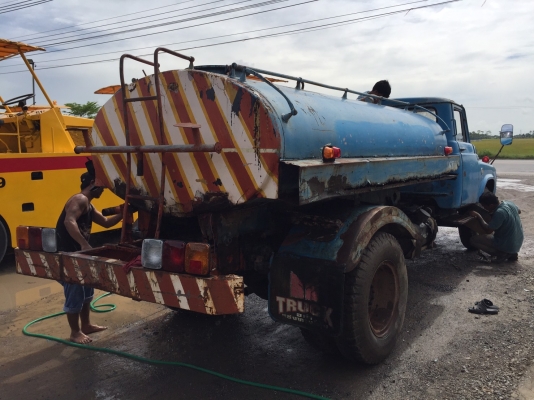 ต้องการขายรถน้ำ6ล้อหน้ายาว TOYOTA เครื่องอีซุซุ130แรงม้า รถขับได้ เล่มทะเบียนแจ้งจอด ราคา155,000