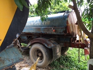 ต้องการขายรถน้ำ6ล้อหน้ายาว TOYOTA เครื่องอีซุซุ130แรงม้า รถขับได้ เล่มทะเบียนแจ้งจอด ราคา155,000